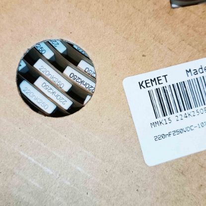 MMK15 224K250B04L16.5 TR1 220NF 250V 15 0.1 KEMET POLYESTER KONDANSATÖR resmi