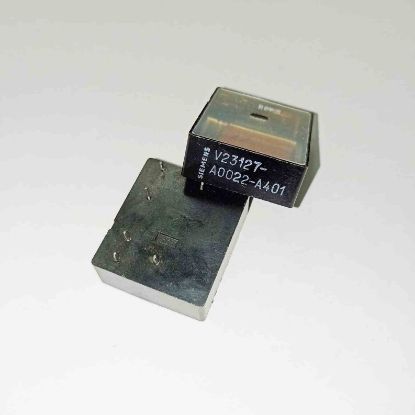 V23127-A0022-A401 6V 8A 1C 5PIN SIEMENS GÜÇ RÖLE resmi