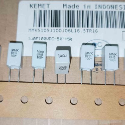 MMK5105J100J06L16.5TR16 1MF 100V 5 0.05 KEMET POLYESTER KONDANSATÖR resmi