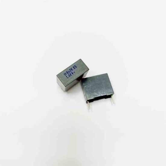 8.2NF 1600V  15mm POLYESTER KONDANSATÖR resmi