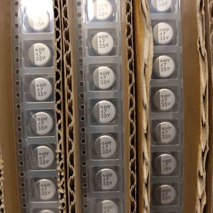 1612RMVY35BC47M 47MF 35V 8x6 SMD KONDANSATÖR resmi