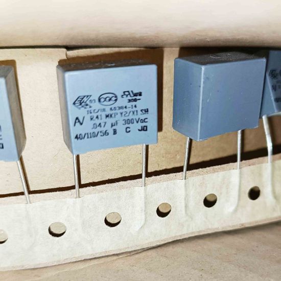 R413I2470CK00K 47NF 300VAC 15mm %10 KEMET POLYESTER KONDANSATÖR resmi
