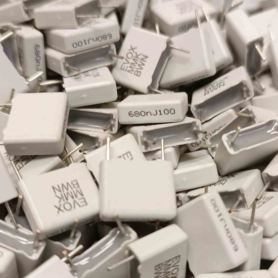 MMK10 684J100A02L4 BULK 680NF 100V 10mm %5 KEMET POLYESTER KONDANSATÖR resmi