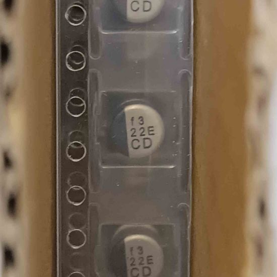 UCD1E220MCL 22MF 25V 5.3x5.3 SMD KONDANSATÖR resmi