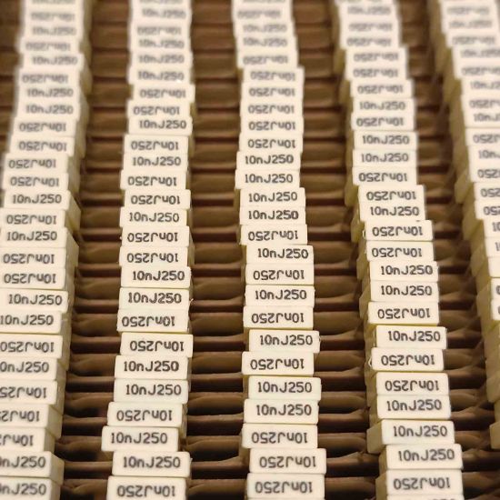 R82IC2100DQ50J 10NF 250V 5 0.05 KEMET POLYESTER KONDANSATÖR resmi