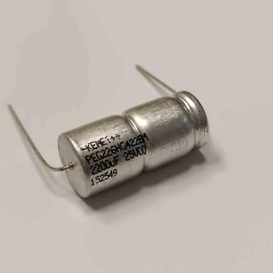 PEG226HG422EME1 2200MF 25V KEMET AXIYEL KONDANSATÖR resmi