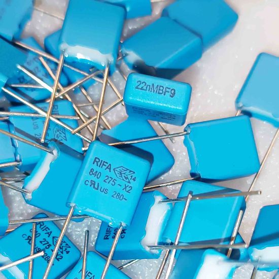 PHE840MK5220MK03R17 22NF 275VAC 7.5 0.2 KEMET POLYESTER KONDANSATÖR resmi