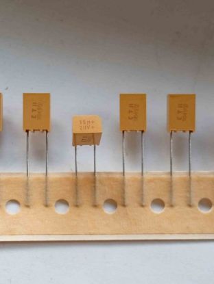 R3156020MZ7D 15MF VISHAY TANTAL KONDANSATÖR resmi