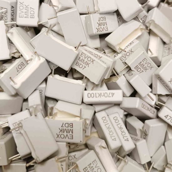 MMK15 474K100B04L4 BULK 470NF 100V 15 0.1 KEMET POLYESTER KONDANSATÖR resmi