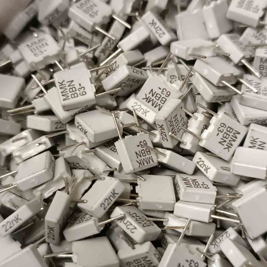 MMK5 223K63J01L4 BULK 22NF 63V 5 0.1 KEMET POLYESTER KONDANSATÖR resmi