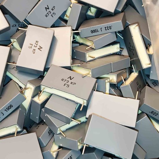 R73QN2220SE30J 22NF 1000V 22.5 0.05 KEMET POLYESTER KONDANSATÖR resmi