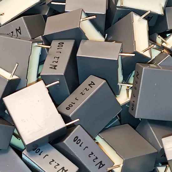 R60EI4220AA30J 2.2MF 100V 15 0.05 KEMET POLYESTER KONDANSATÖR resmi