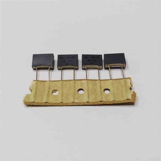 R747F0820KF00J 820PF 700VAC 10 0.05 KEMET POLYESTER KONDANSATÖR resmi