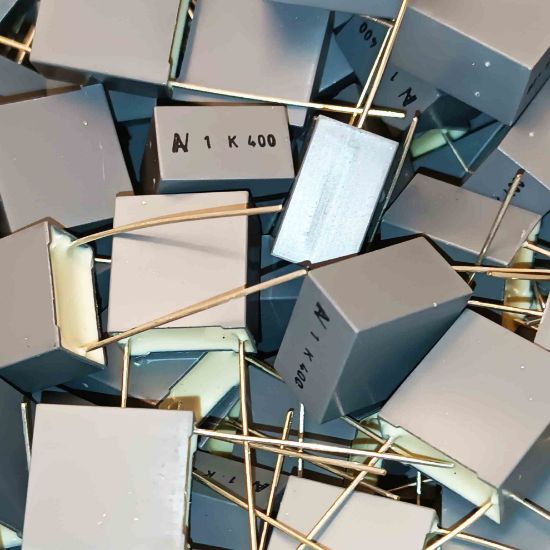 R60MI41004030K 1MF 400V 15 0.1 KEMET POLYESTER KONDANSATÖR resmi