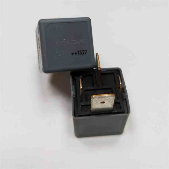 V23134-J52-X461 12V 30A 1C 4PIN TYCO Oto RÖLE resmi