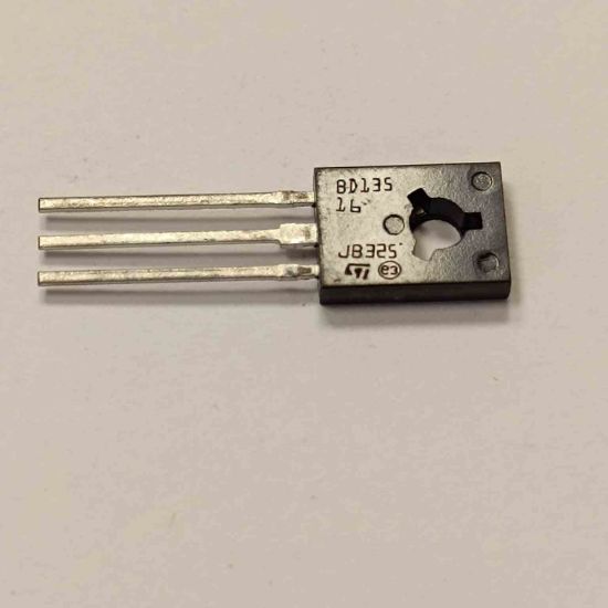 BD135 1.5A 45V TO126 TRANSISTOR resmi