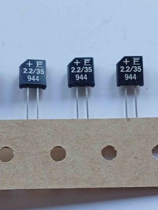 2,2/35 2.2MF 35V KONDANSATÖR resmi