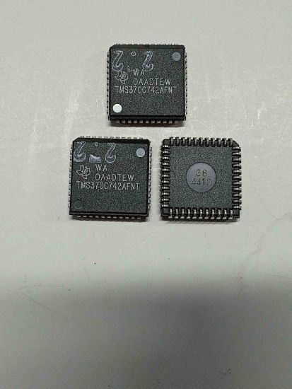TMS370C742AFNT TEXAS ENTEGRELER resmi