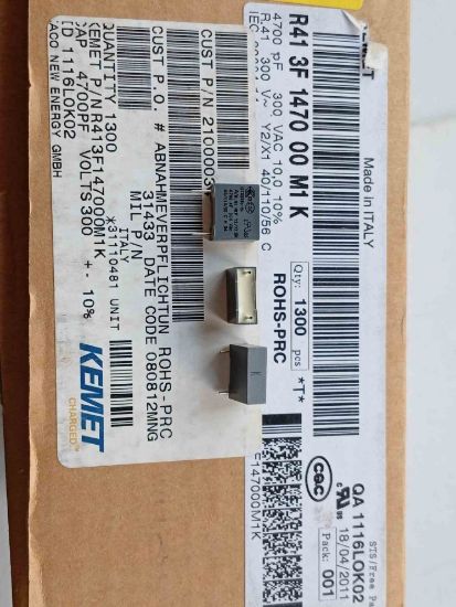 R413F147000M1K 4700PF 300V KEMET POLYESTER KONDANSATÖR resmi