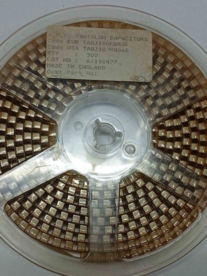 TAQJ100K6R3E 10MF AVX TANTAL KONDANSATÖR resmi