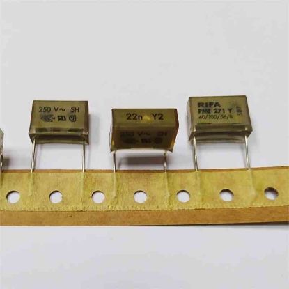 PME271Y522MR19TD 22NF 250VAC 15mm KEMET POLYESTER KONDANSATÖR resmi