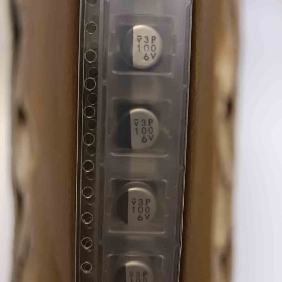 UWT0J101MCQ1GB 100MF 6V NICHICON SMD KONDANSATÖR resmi