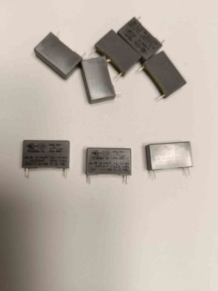 R413I13300000K 3300PF 300V 15mm KEMET POLYESTER KONDANSATÖR resmi