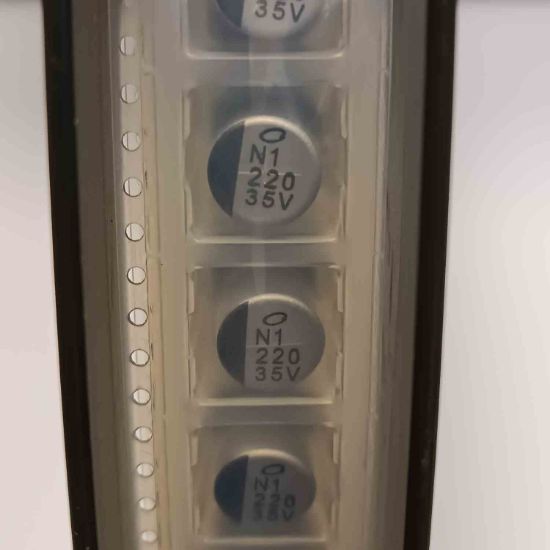 UUR1V22MNL1GS 220MF 35V NICHICON SMD KONDANSATÖR resmi