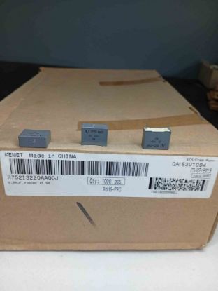 R752I3220AA00J 220NF 230VAC 15 0.05 KEMET POLYESTER KONDANSATÖR resmi