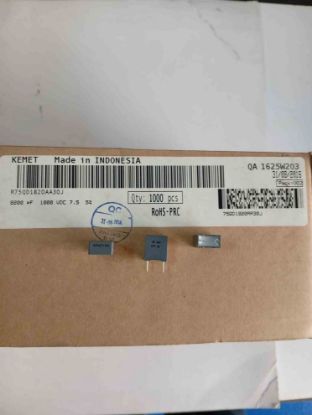 R75QD1820AA30J 8.2NF 1000V 7.5mm 0.05 KEMET POLYESTER KONDANSATÖR resmi