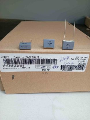 R75LI31504000K 150NF 250VAC 15 0.1 KEMET POLYESTER KONDANSATÖR resmi