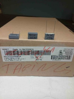 413I2220DQM1M 22NF 300VAC 15 0.2 KEMET POLYESTER KONDANSATÖR resmi