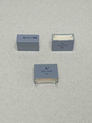 R76QI2220JH3EJ 22NF 1000V 15 0.05 KEMET POLYESTER KONDANSATÖR resmi