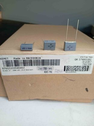 R76QI23304040J 33NF 1000V 15 0.05 KEMET POLYESTER KONDANSATÖR resmi