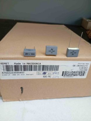 R76QI23305040J 33NF 1000V 15 0.05 KEMET POLYESTER KONDANSATÖR resmi