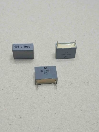R76QI2330SE40J 33NF 1000V 15 0.05 KEMET POLYESTER KONDANSATÖR resmi