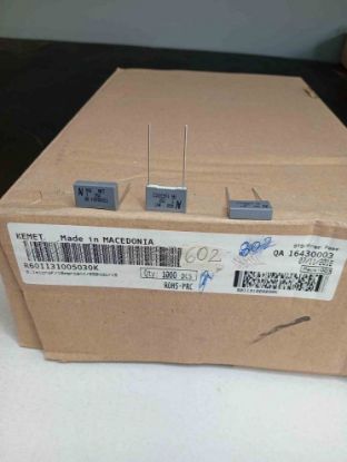 R60II31005030K 100NF 250V 15 0.1 KEMET POLYESTER KONDANSATÖR resmi