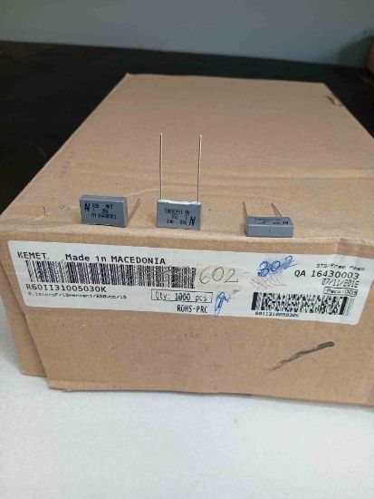 R60II31005030K 100NF 250V 15 0.1 KEMET POLYESTER KONDANSATÖR resmi