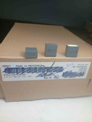 R76II3470SE30J 470NF 250V 15 0.05 KEMET POLYESTER KONDANSATÖR resmi