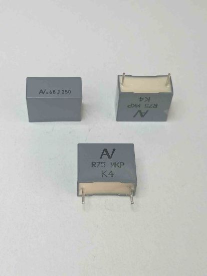75II3680AA40J 680NF 250V 15 0.05 KEMET POLYESTER KONDANSATÖR resmi