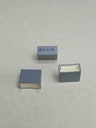 R60II3820JA30K 820NF 250V 15 0.1 KEMET POLYESTER KONDANSATÖR resmi