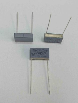 46KI315040P0M 150NF 275VAC 15 0.2 KEMET POLYESTER KONDANSATÖR resmi