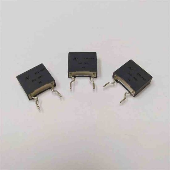R745F1220BD0EJ 2.2NF 500VAC 10 0.05 KEMET POLYESTER KONDANSATÖR resmi