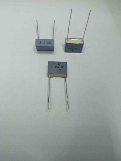 R76MI31004030J 100NF 400V 15 0.05 KEMET POLYESTER KONDANSATÖR resmi