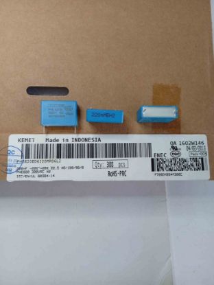 PHE820ED6220MR06L2 220NF 300VAC 22.5 0.2 KEMET POLYESTER KONDANSATÖR resmi