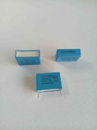 PHE820ED6220MR06L2 220NF 300VAC 22.5 0.2 KEMET POLYESTER KONDANSATÖR resmi