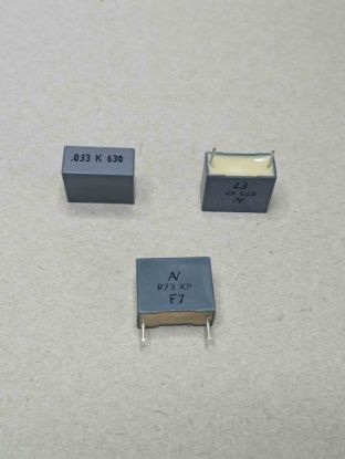 R73PI2330SE00K 33NF 630V 15 0.1 KEMET POLYESTER KONDANSATÖR resmi
