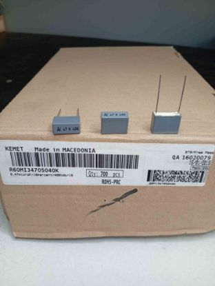 R60MI34705040K 470NF 400V 15mm 0.1 KEMET POLYESTER KONDANSATÖR resmi
