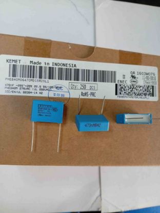 PHE840MD6470MD15R25L1 470NF 275VAC 22.5 0.2 KEMET POLYESTER KONDANSATÖR resmi