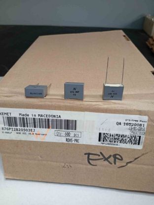 R76PI2820503EJ 82NF 630V 15 0.05 KEMET POLYESTER KONDANSATÖR resmi
